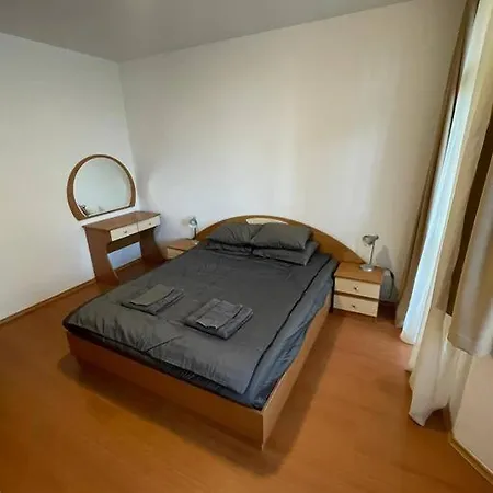 Apartment Flora 412 *